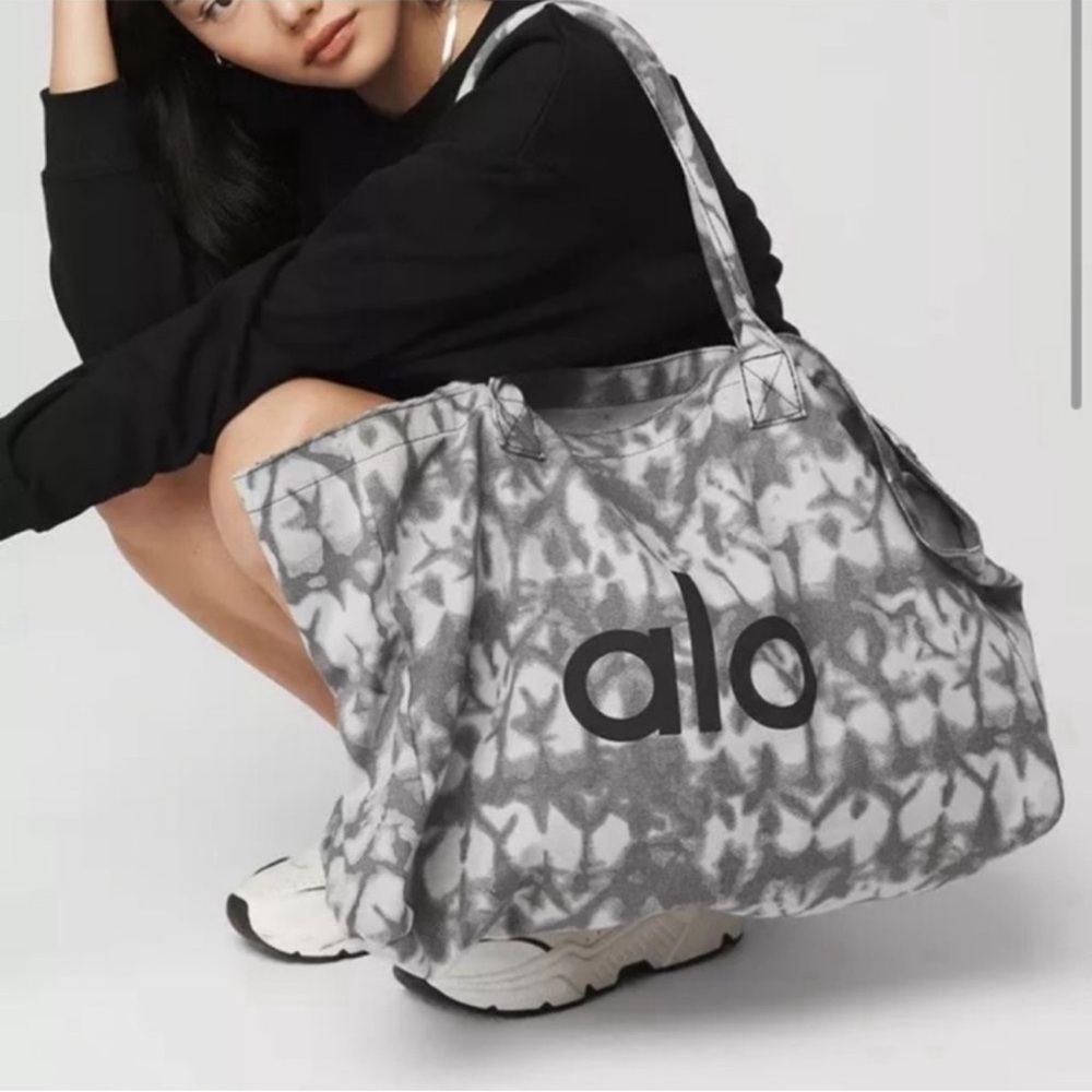 ALO Yoga Black and Gray Tie-Dye Tote Bag